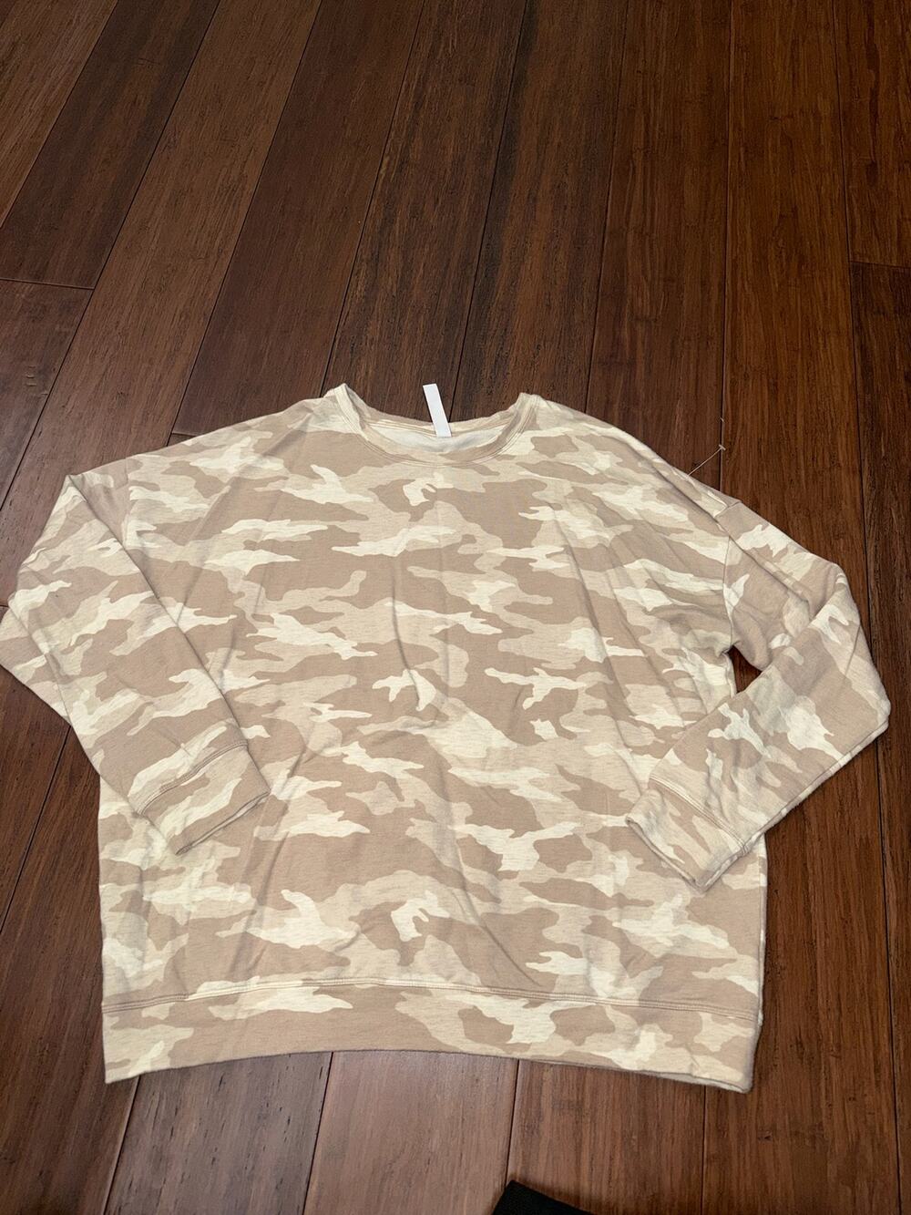 women's crewneck sweatshirt Camo Athleta large Petite